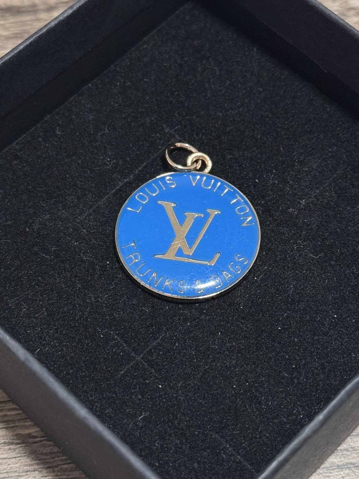 Louis Vuitton Louis Vuitton Charm Pendant Size ONE SIZE - 1 Thumbnail