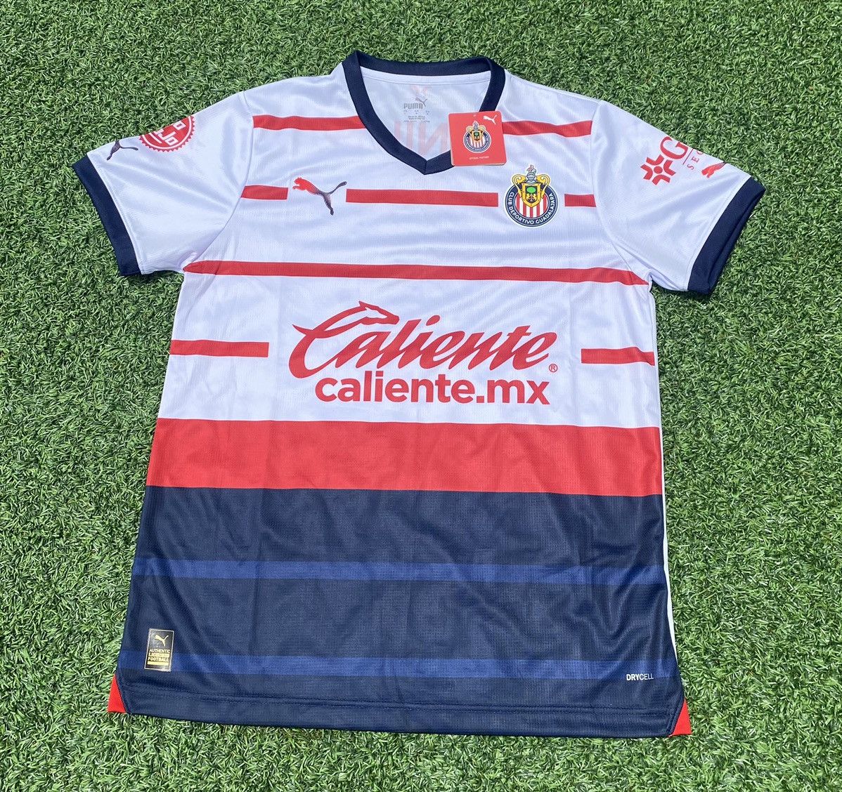 Puma × Vintage Chivas 23/24 Away Kit New Size US L / EU 52-54 / 3 - 1 Thumbnail