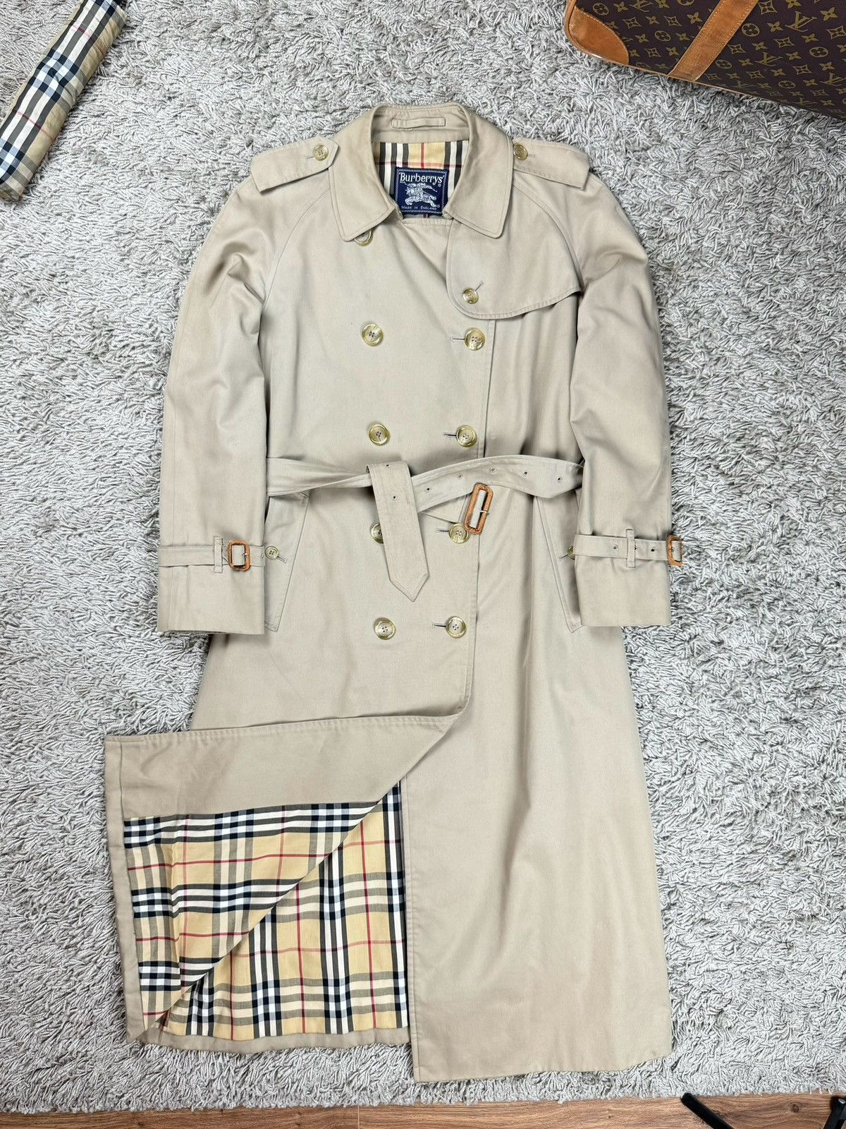 Vintage trench coat Burberry original luxury streetwear item
