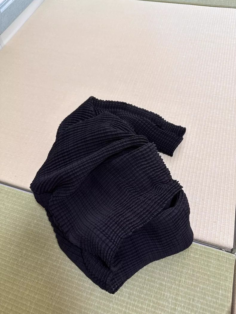 Issey Miyake Issey Miyake size:2 Black square pleated seeryarn long sle Size S / US 4 / IT 40 - 7 Thumbnail