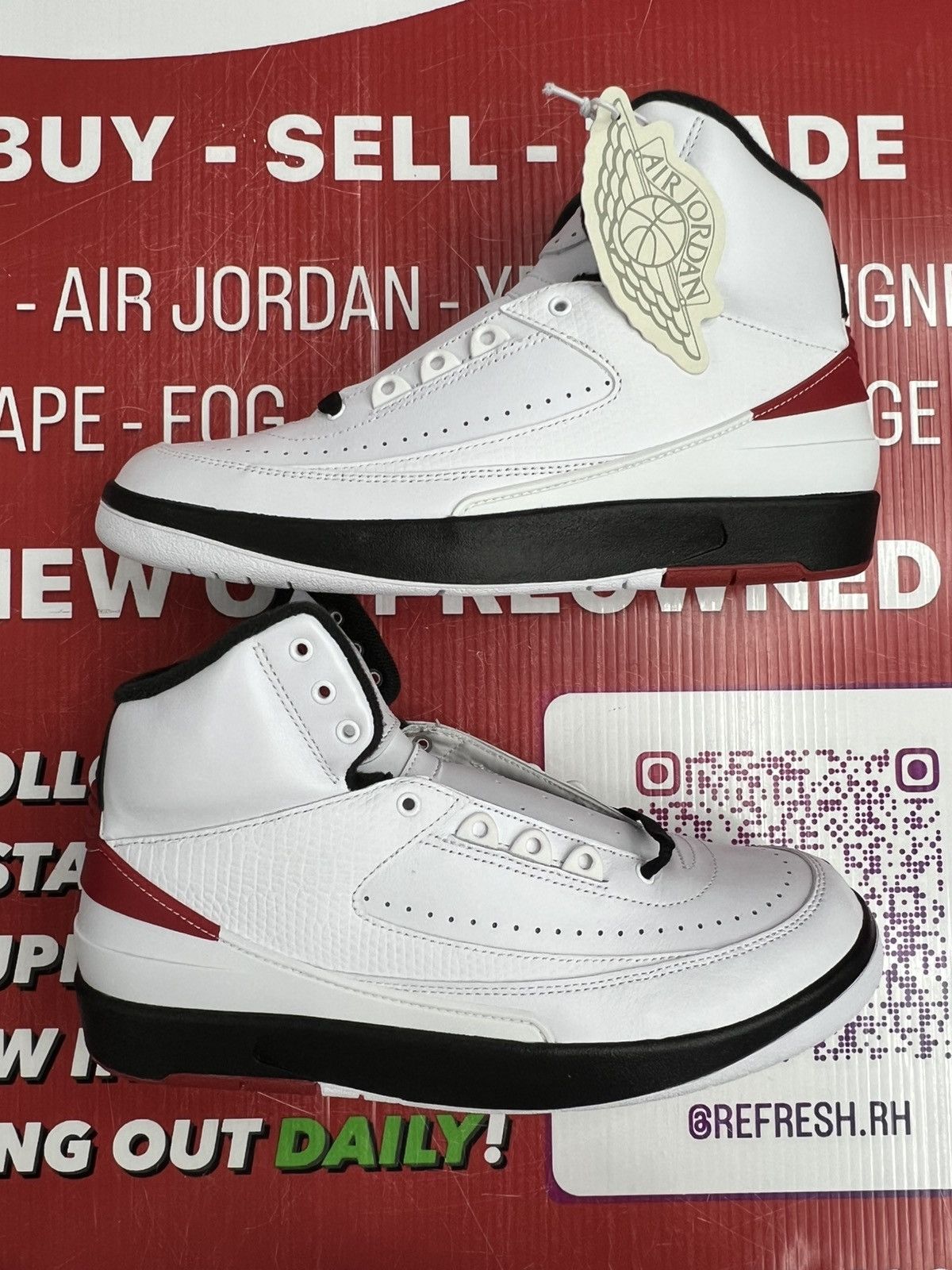 Jordan Brand Air Jordan 2 Chicago Size 8 Size US 8 / EU 41 - 3 Thumbnail