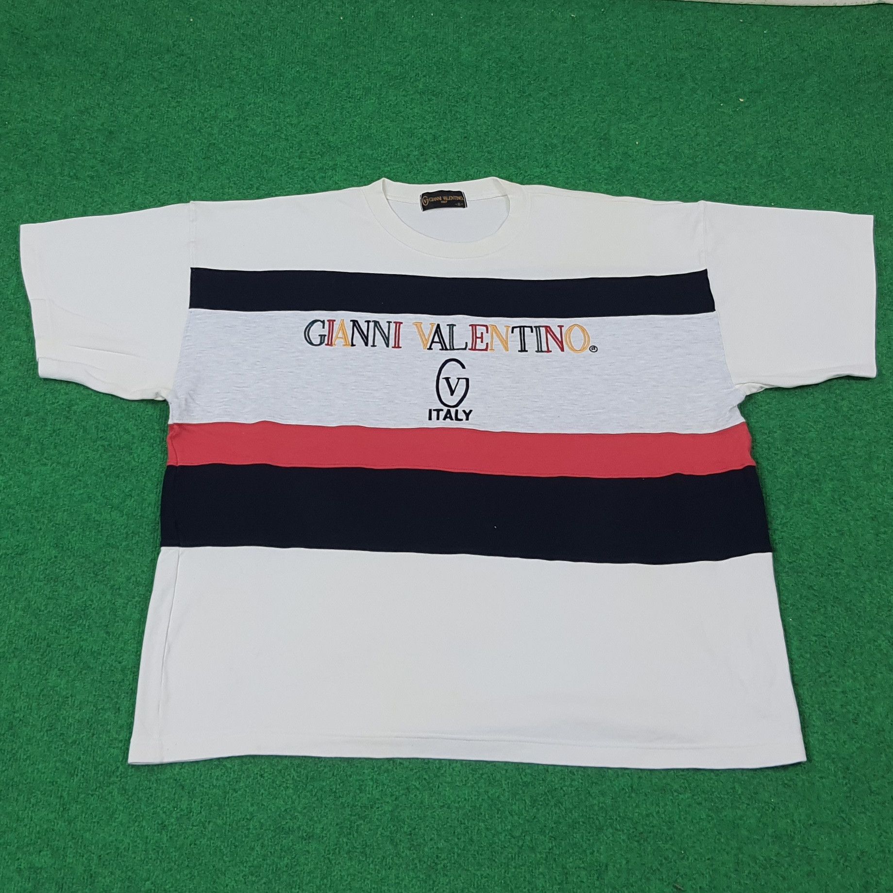 Vintage Gianni Valentino Italy Spell Out Tshirt C219N25
