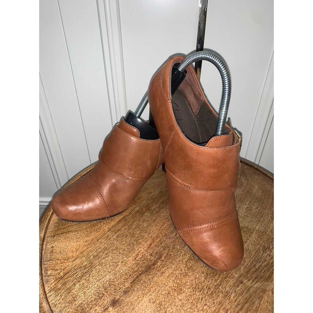 Clarks Clarks Women's Brown Ankle Booties Size 9.5M Double Buckle Size US 9.5 / IT 39.5 - 1 Thumbnail