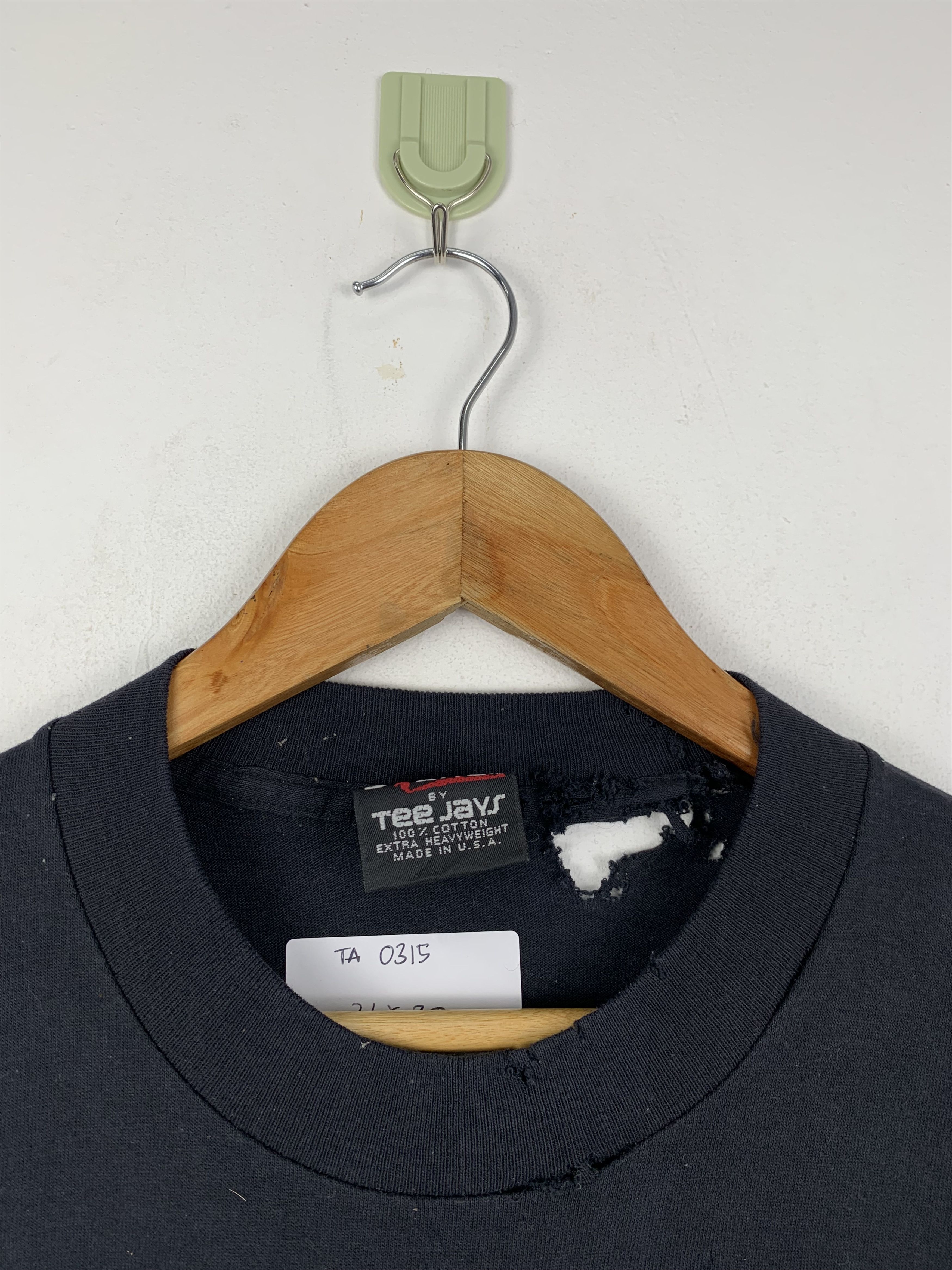 Band Tees × Giant × Vintage Vintage 90s Eagles Distressed Tour Band T Shirt TA0315 Size US L / EU 52-54 / 3 - 5 Thumbnail