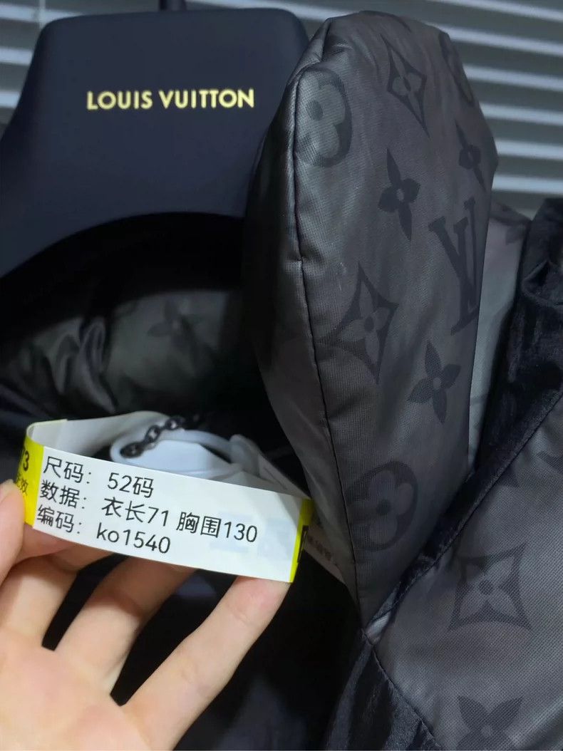 Louis Vuitton LOUIS VUITTON Temperature-sensitive color-changing fluffy d Size US L / EU 52-54 / 3 - 8 Thumbnail