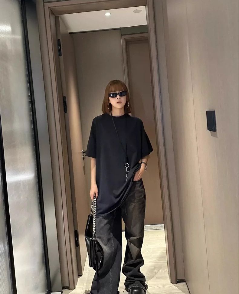 Balenciaga Balenciaga Twist the big logo on the back of the font to m Size US M / EU 48-50 / 2 - 5 Thumbnail