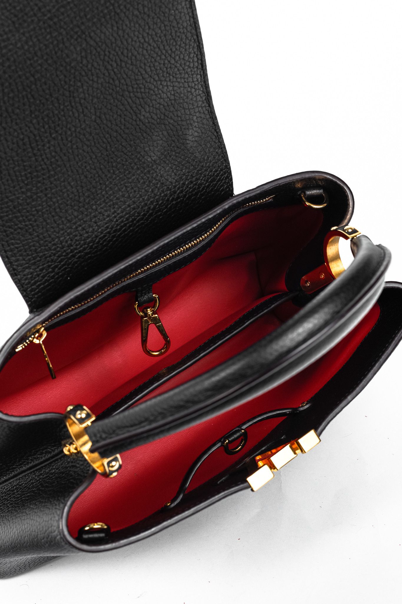 Louis Vuitton Louis Vuitton Capucines MM Black Taurillon Leather Handbag Size ONE SIZE - 12 Thumbnail