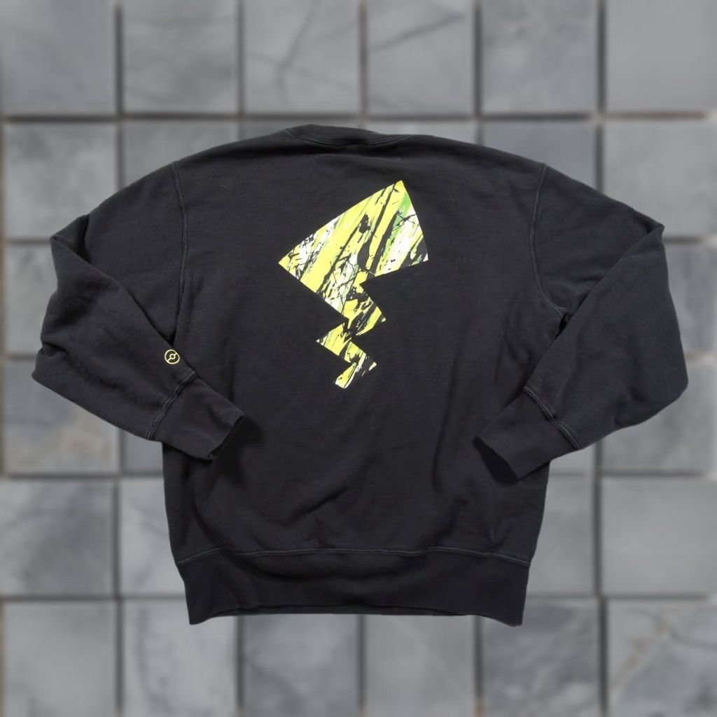 Uniqlo Pokemon Sweatshirt Mens Medium Black Crewneck Uniqlo Meguru Yamaguchi Pikachu Size US M / EU 48-50 / 2 - 1 Thumbnail