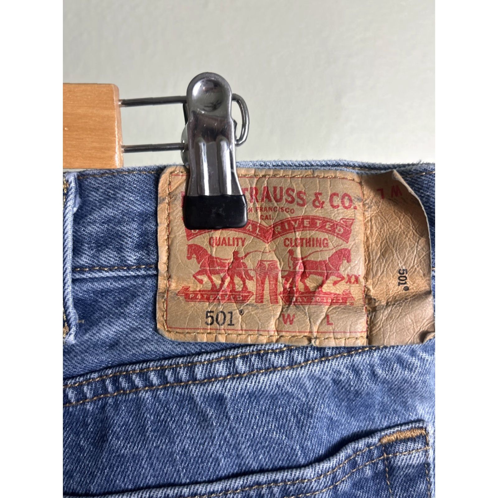 Levi's VINTAGE Levi's 501 Jeans Button Fly Medium Wash 42x33 Jeans Men Blue Straight 42 33 Mens Size US 42 / EU 58 - 7 Thumbnail