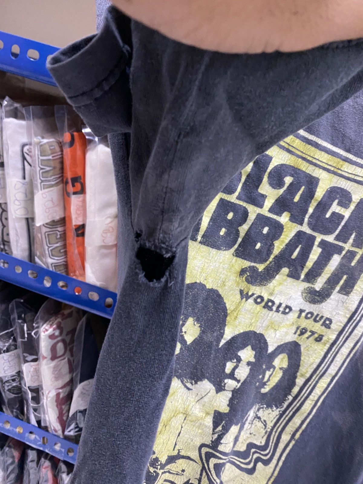 Band Tees BLACK SABBATH VINTAGE TSHIRT Size US M / EU 48-50 / 2 - 11 Thumbnail