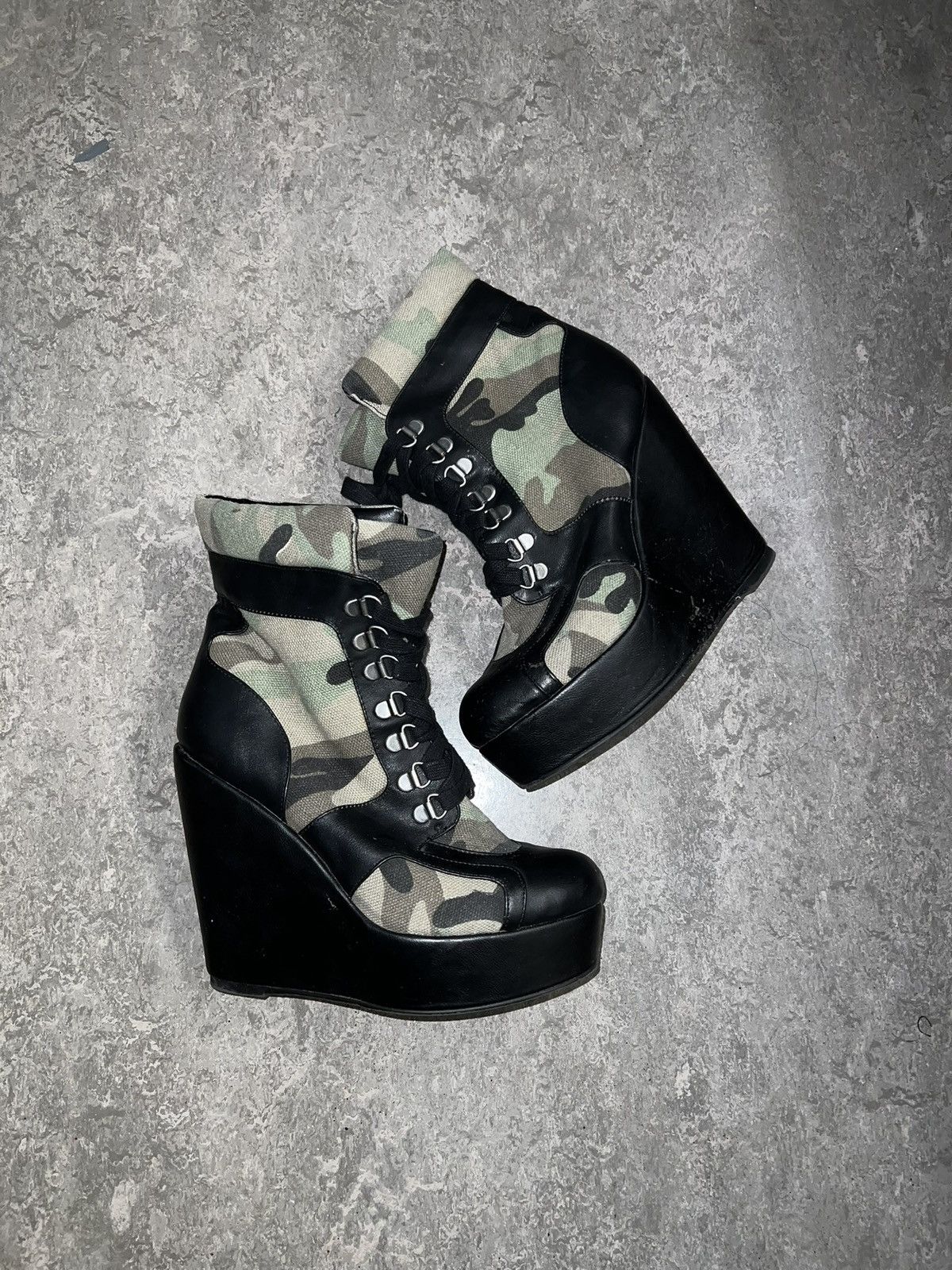 Vintage Camo Wedge Shoes vintage opium y2k goth emo Size US 7 / IT 37 - 6 Thumbnail