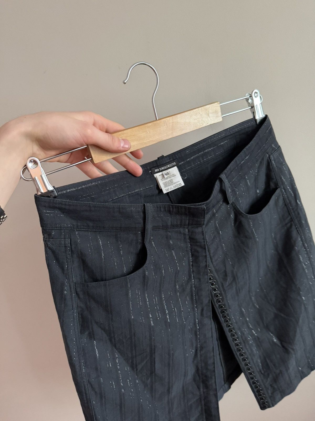 Ann Demeulemeester Ann Demeulemeester Button Detail Mini Skirt Black Size 27" / US 4 / IT 40 - 6 Thumbnail