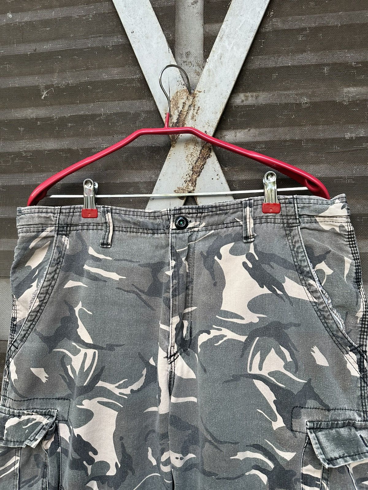 Vintage Vintage THRASHED Mossimo Supply Camo Cargo Pants Size US 34 / EU 50 - 4 Thumbnail