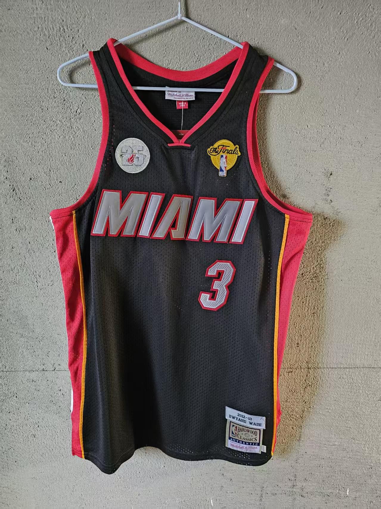NBA Miami Heat #3 Dwyane Wade Jersey Double Stitched L Size US L / EU 52-54 / 3 - 1 Thumbnail