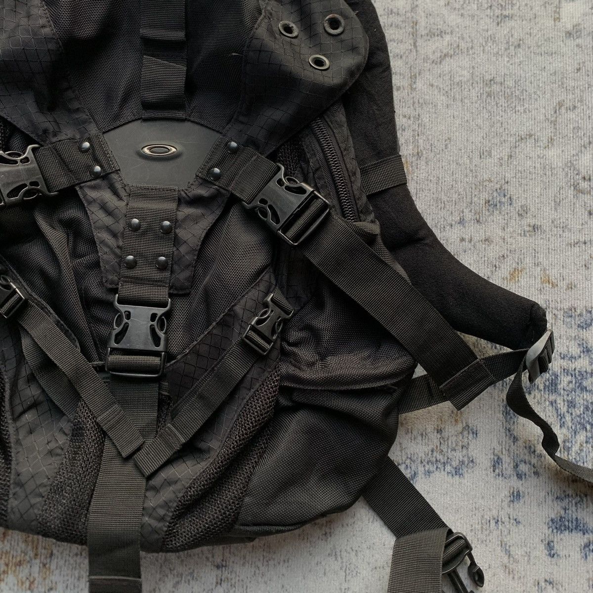 Oakley Vintage Rare Oakley Icon Backpack 2.0 Black - Y2K Bag Size ONE SIZE - 5 Thumbnail