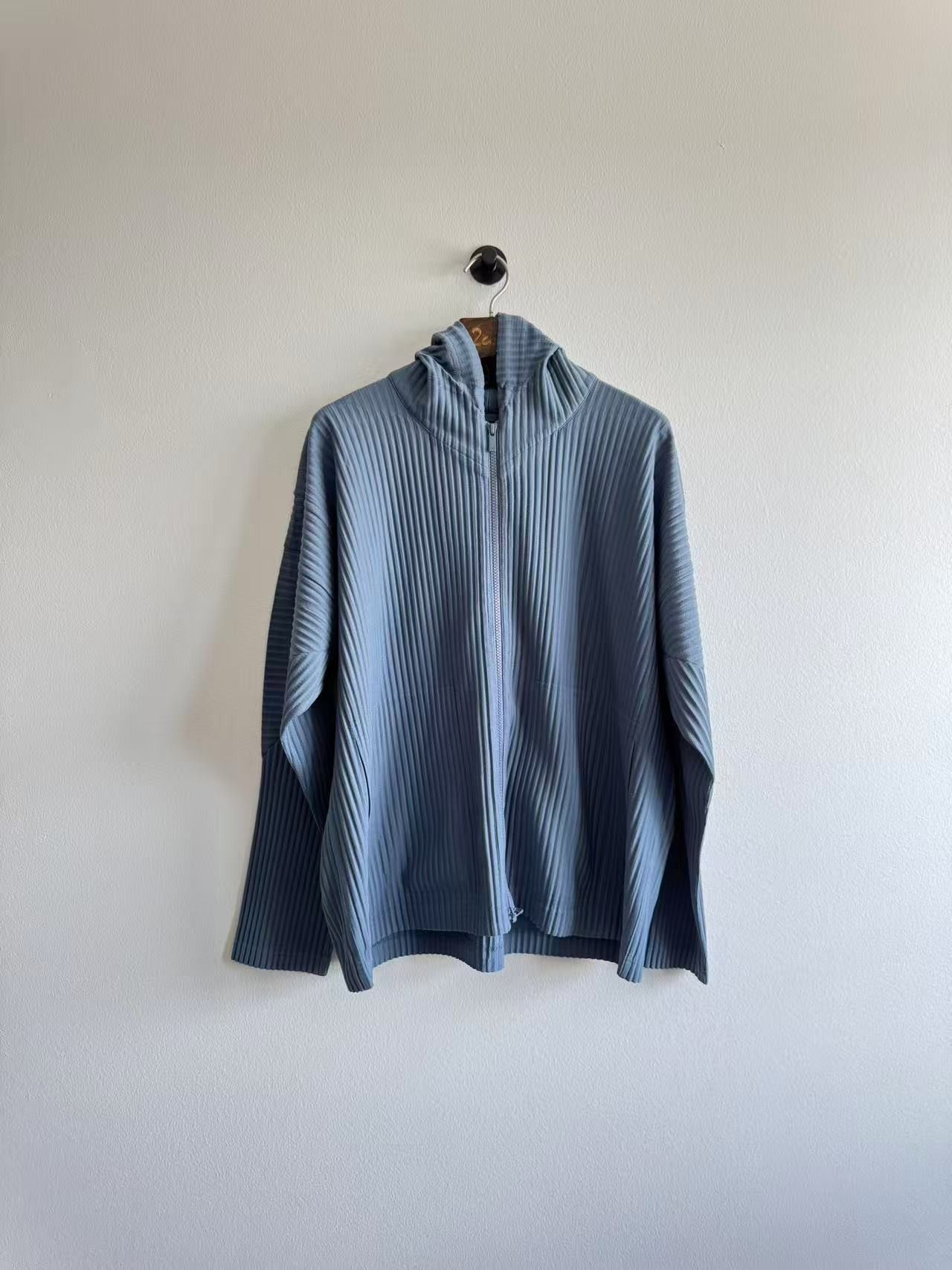 Homme Plisse Issey Miyake Homme Plissé Issey Miyake Blue Zip-up hooded Jacket Size US L / EU 52-54 / 3 - 1 Thumbnail