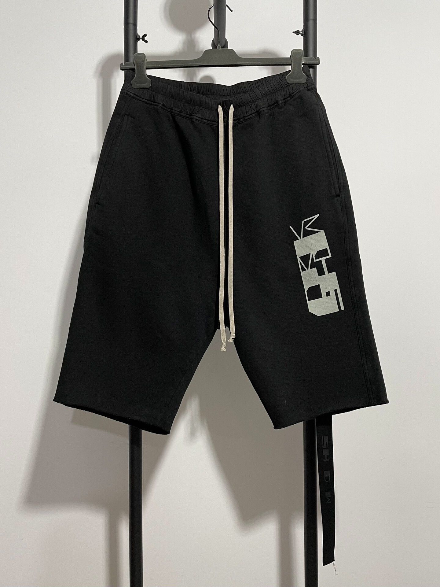 Rick Owens rick owens black drawstring shorts Size US 27 - 1 Thumbnail