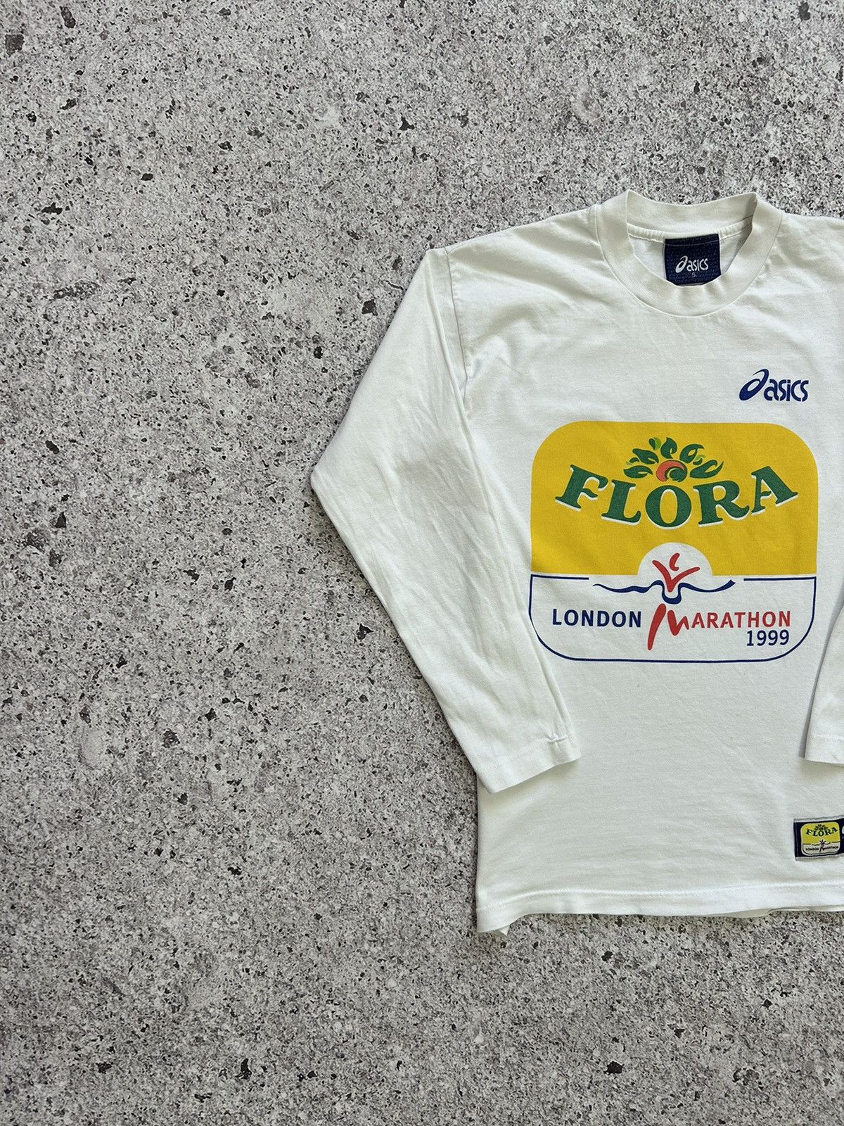Asics × Japanese Brand × Vintage Vintage 90s 1999 ASICS The Flora London Marathon T-Shirt Size US S / EU 44-46 / 1 - 4 Thumbnail