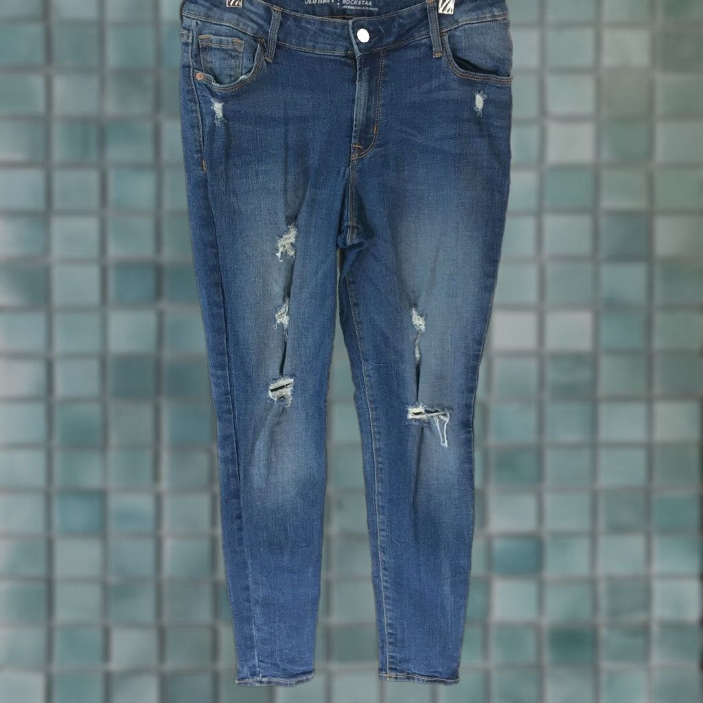 Old Navy Old Navy Rockstar Jeans Woman Distressed Ankle Blue Denim SZ 10 Regular Rise Low 30 In Inseam 29 in Belt Loops 5-Pocket Zipper Closure Jeans Size 32" / US 10 / IT 46 - 1 Thumbnail