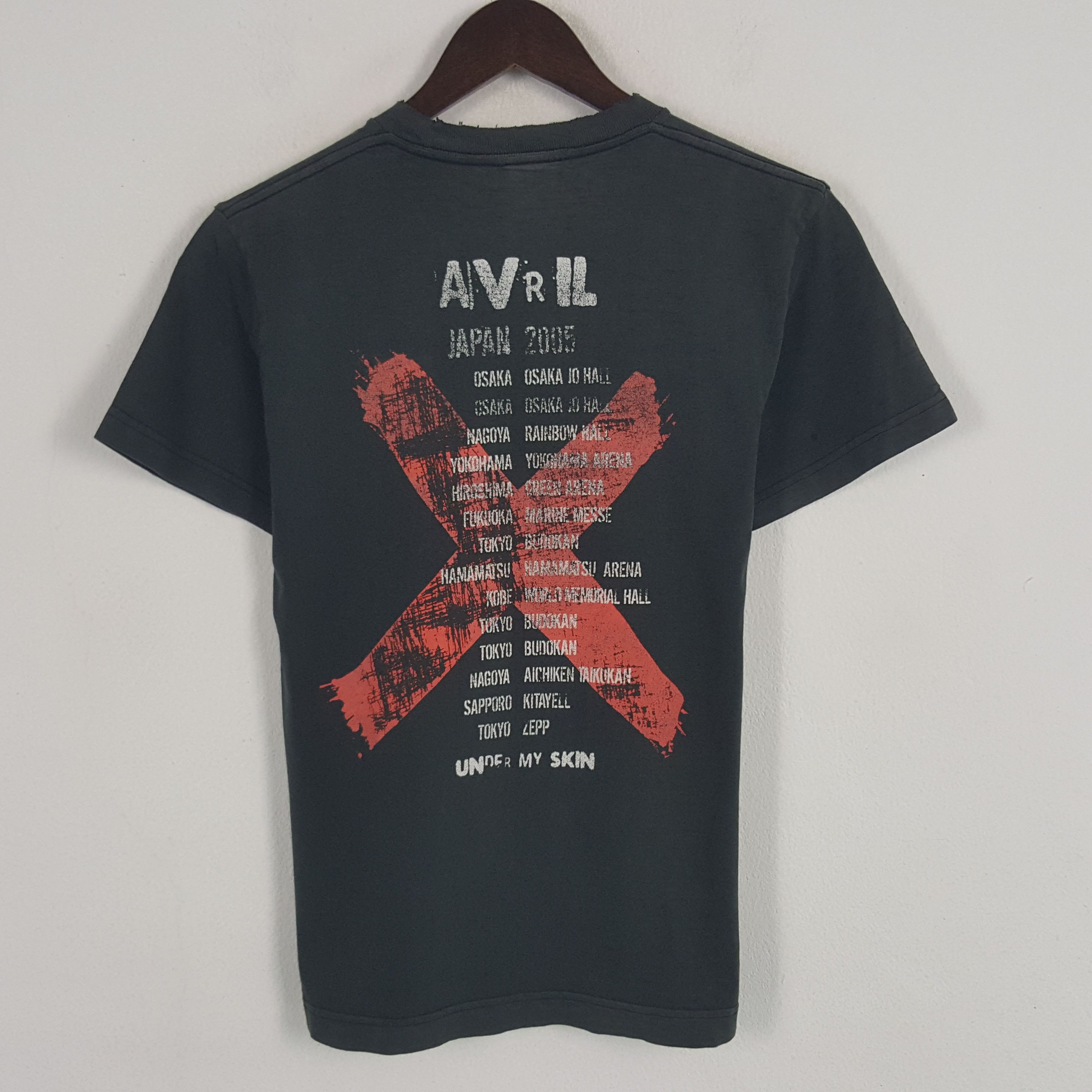 Band Tees × Japanese Brand × Vintage Vintage Avril Lavigne Tour Japan 2005 T-shirt Size US S / EU 44-46 / 1 - 3 Thumbnail