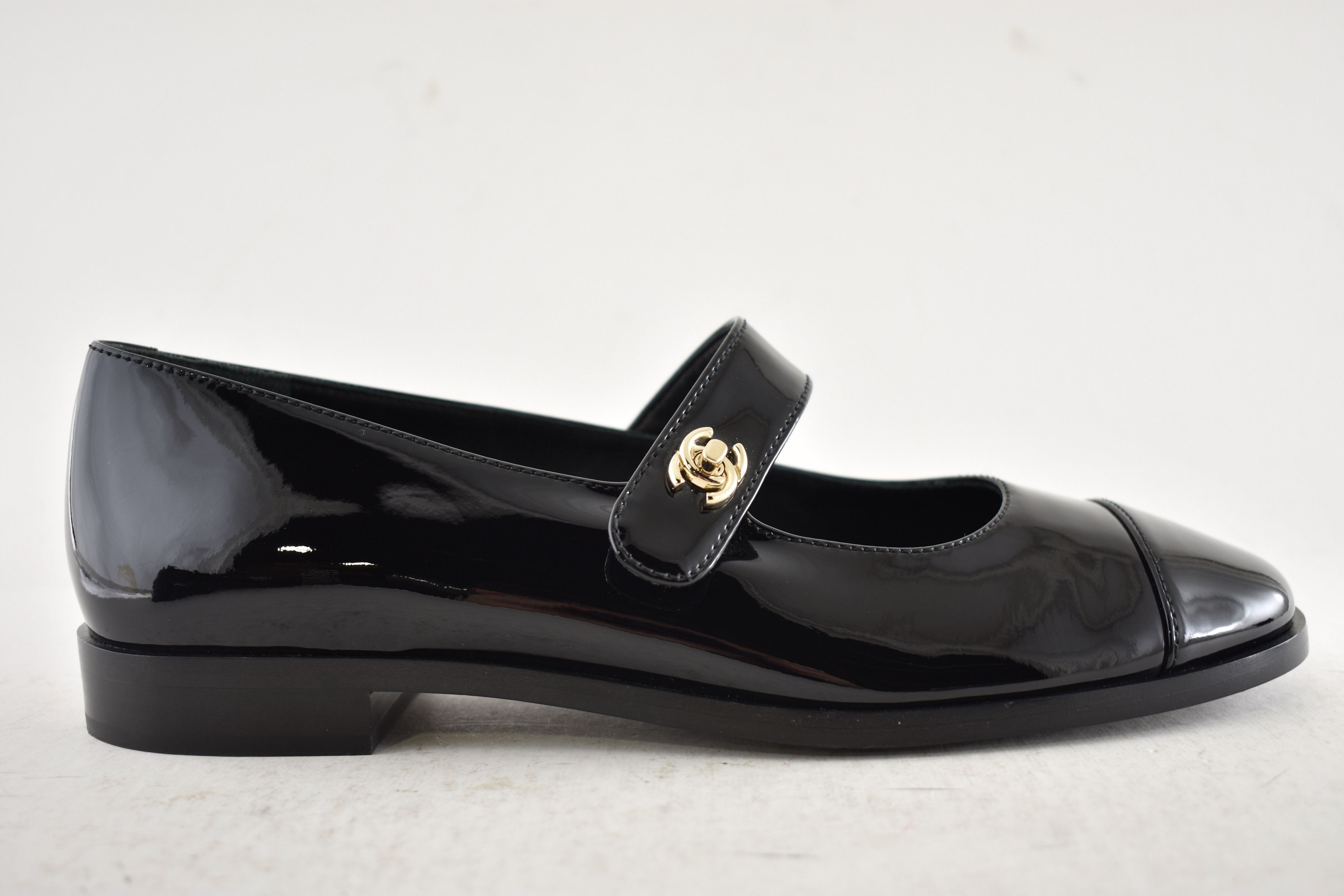 Chanel Chanel Patent Turnlock CC Mary Jane Ballet Loafer Flat 36 Size US 6 / IT 36 - 2 Thumbnail