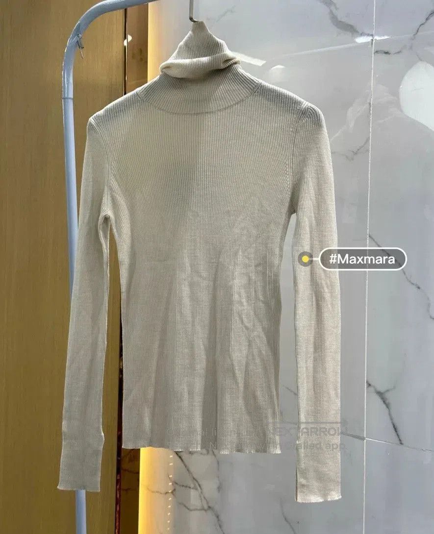 Max Mara Maxmara Classic Beige Turtleneck Sweater. Size XS / US 0-2 / IT 36-38 - 2 Thumbnail
