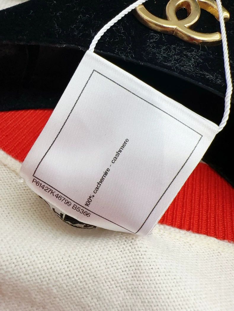 Chanel Chanel 19s beach series red border beige letter logo knitt Size XS / US 0-2 / IT 36-38 - 6 Thumbnail
