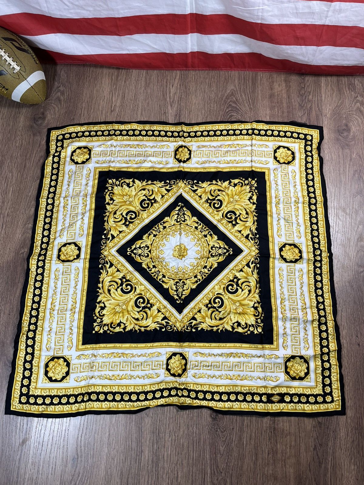 Versace Versace Silk Scarf Very Rare Gold Size ONE SIZE - 1 Thumbnail