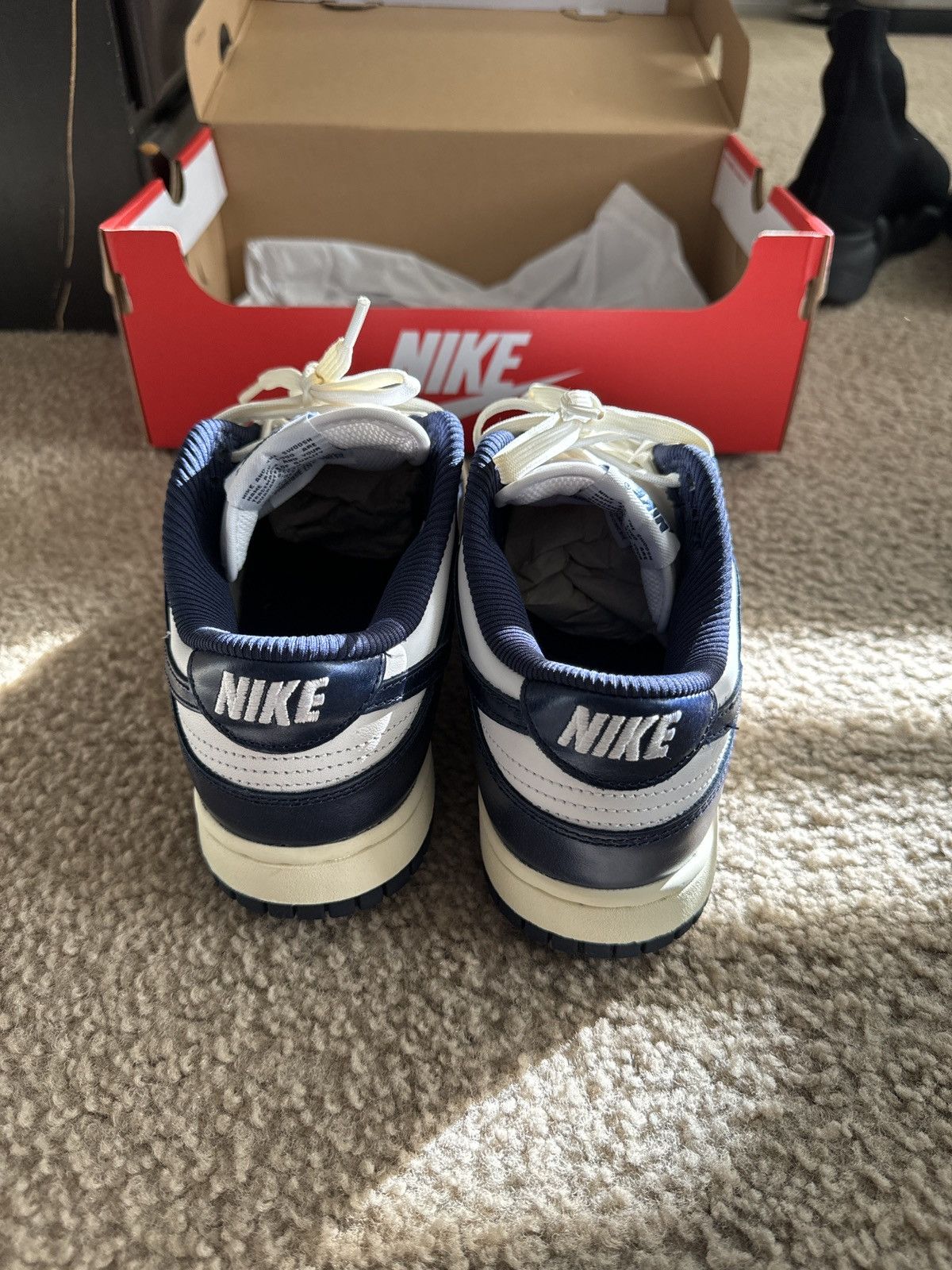 Nike W Nike Dunk Low PRM Size US 7 / EU 40 - 5 Thumbnail