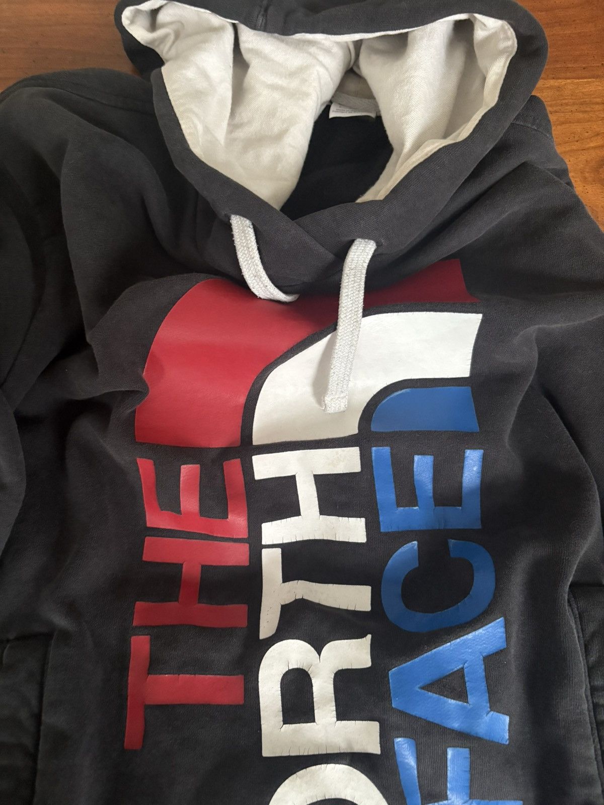 The North Face 00’s the north face hoodie - size L Size US L / EU 52-54 / 3 - 2 Thumbnail