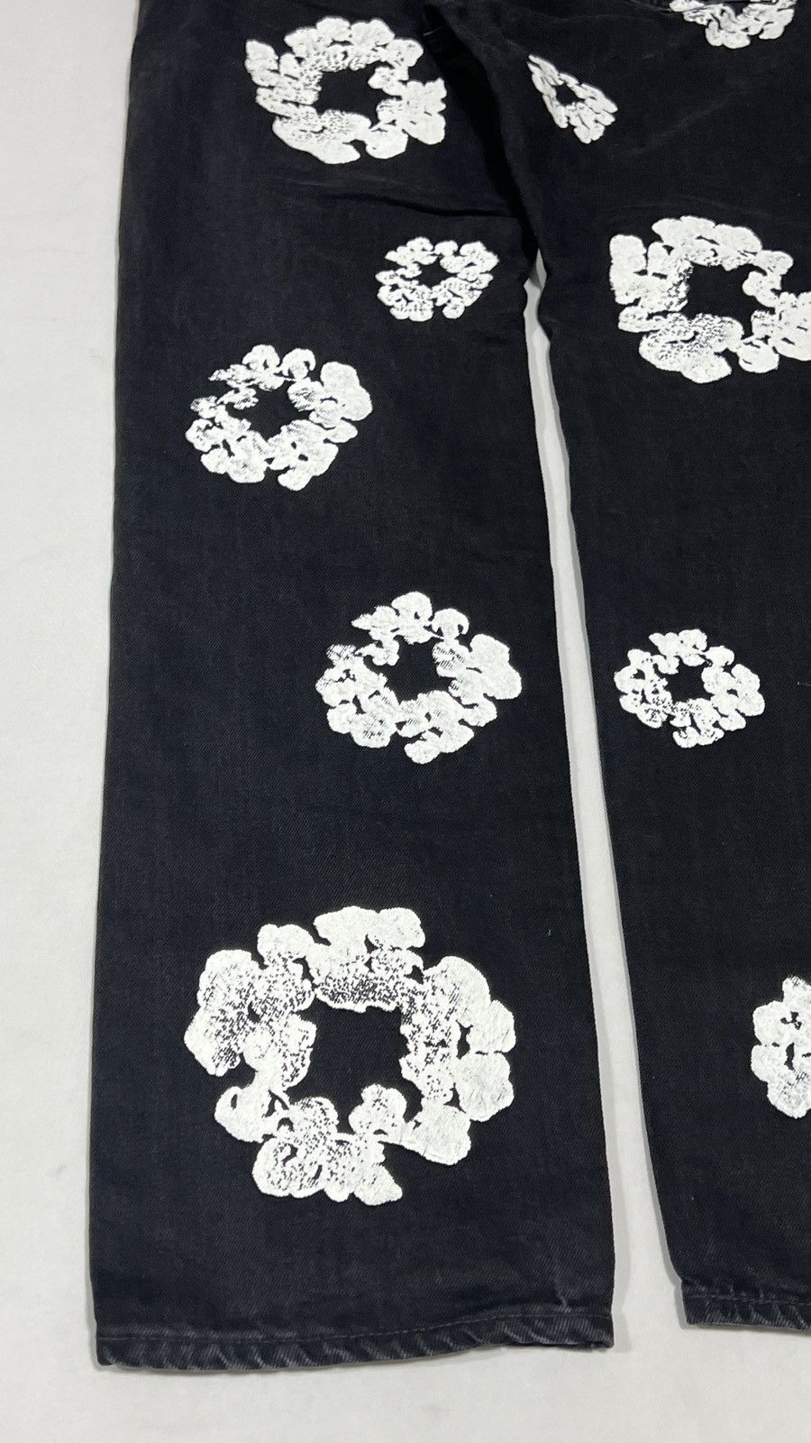 DENIM TEARS × Levi's Denim Tears Black Cotton Wreath Jeans Size US 36 / EU 52 - 15 Thumbnail