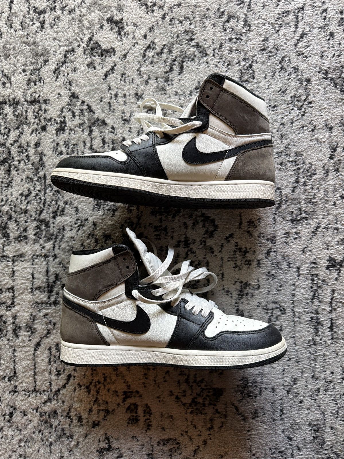 Nike Air Jordan 1 Retro High OG Dark Mocha Size US 10.5 / EU 43-44 - 2 Thumbnail