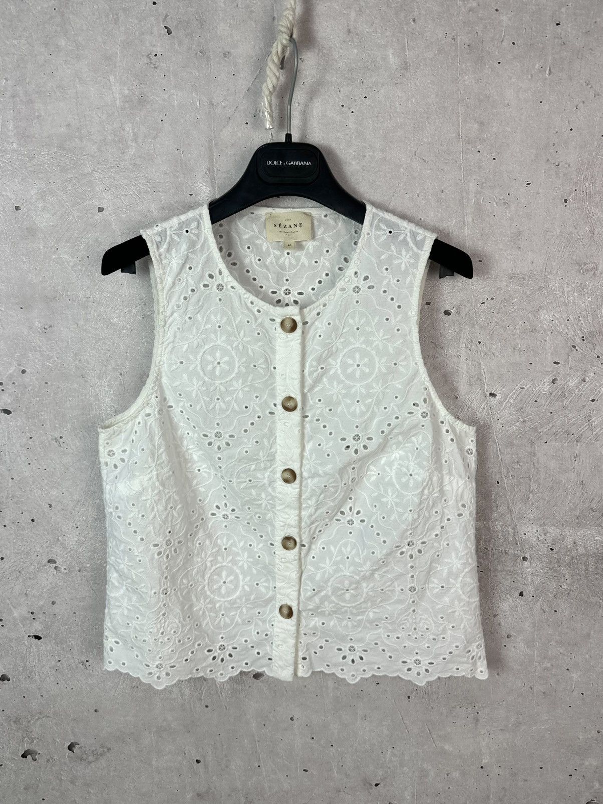 Sezane Sezane White Embroidered Florals Buttons Sleeveles Blouse Size S / US 4 / IT 40 - 1 Thumbnail