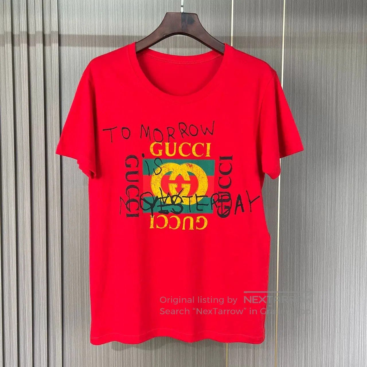 Gucci Gucci Square Graffiti Letter Short Sleeve. Size XS / US 0-2 / IT 36-38 - 1 Thumbnail