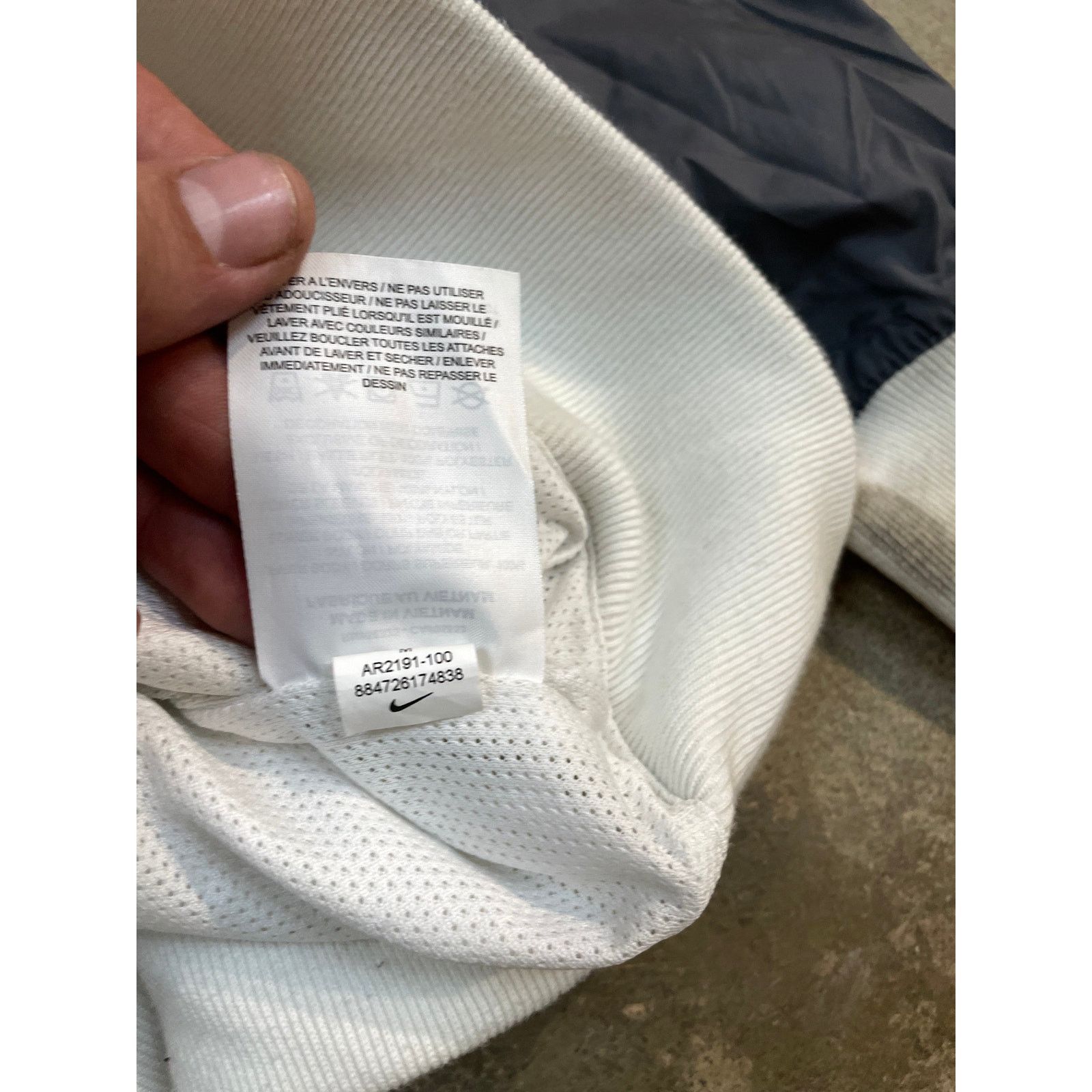 Nike Nike WindbreakerJacket Used Medium Size US M / EU 48-50 / 2 - 5 Thumbnail