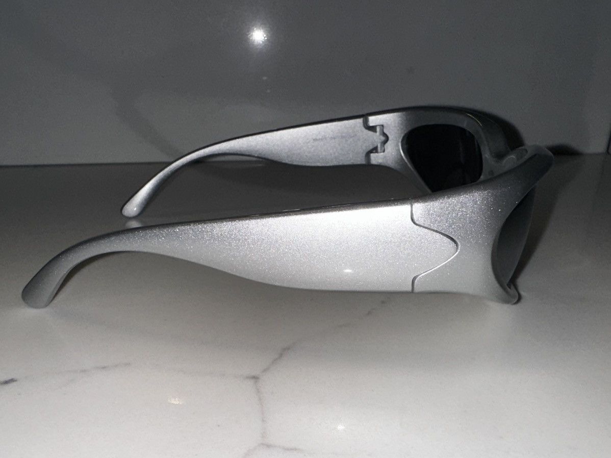 BALENCIAGA SWIFT OVAL SUNGLASSES IN SILVER
