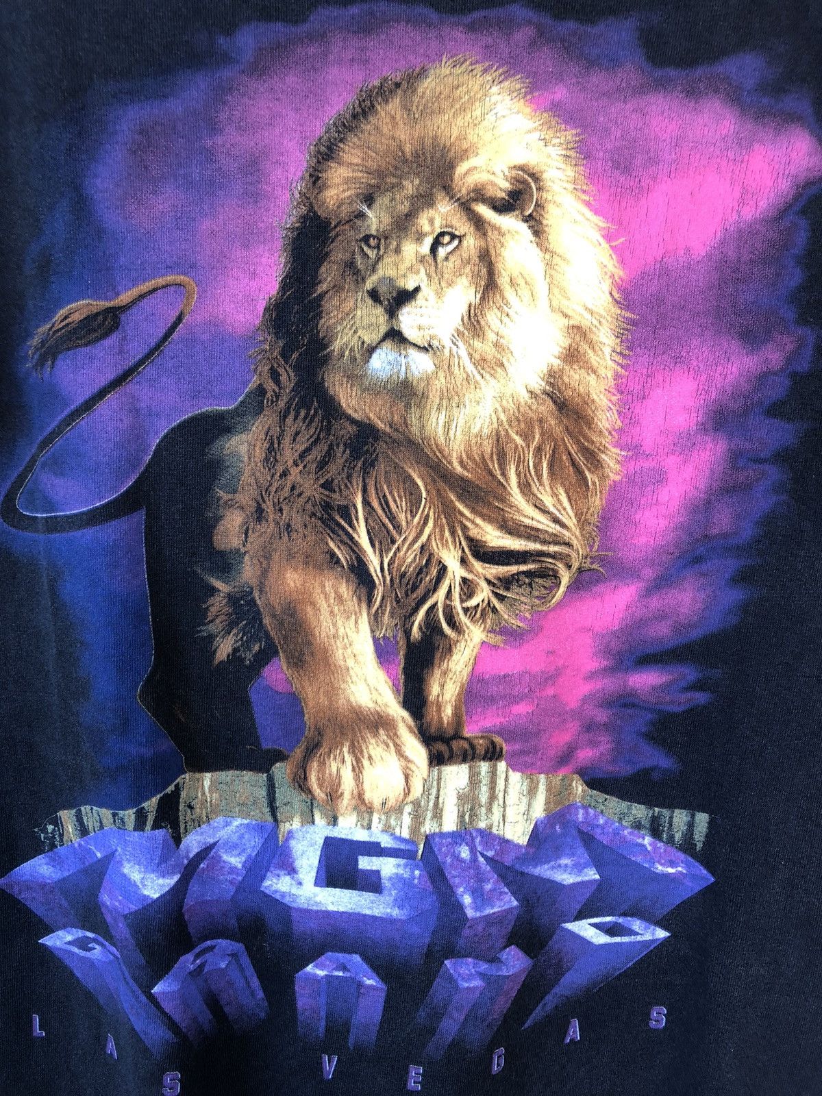 Vintage Vintage 90s Lion King MGM GRAND Las Vegas Tee Size US L / EU 52-54 / 3 - 3 Thumbnail
