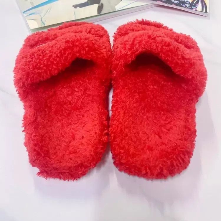 Balenciaga Balenciaga Red Furry Slide 37 Size US 6.5 / IT 36.5 - 2 Thumbnail