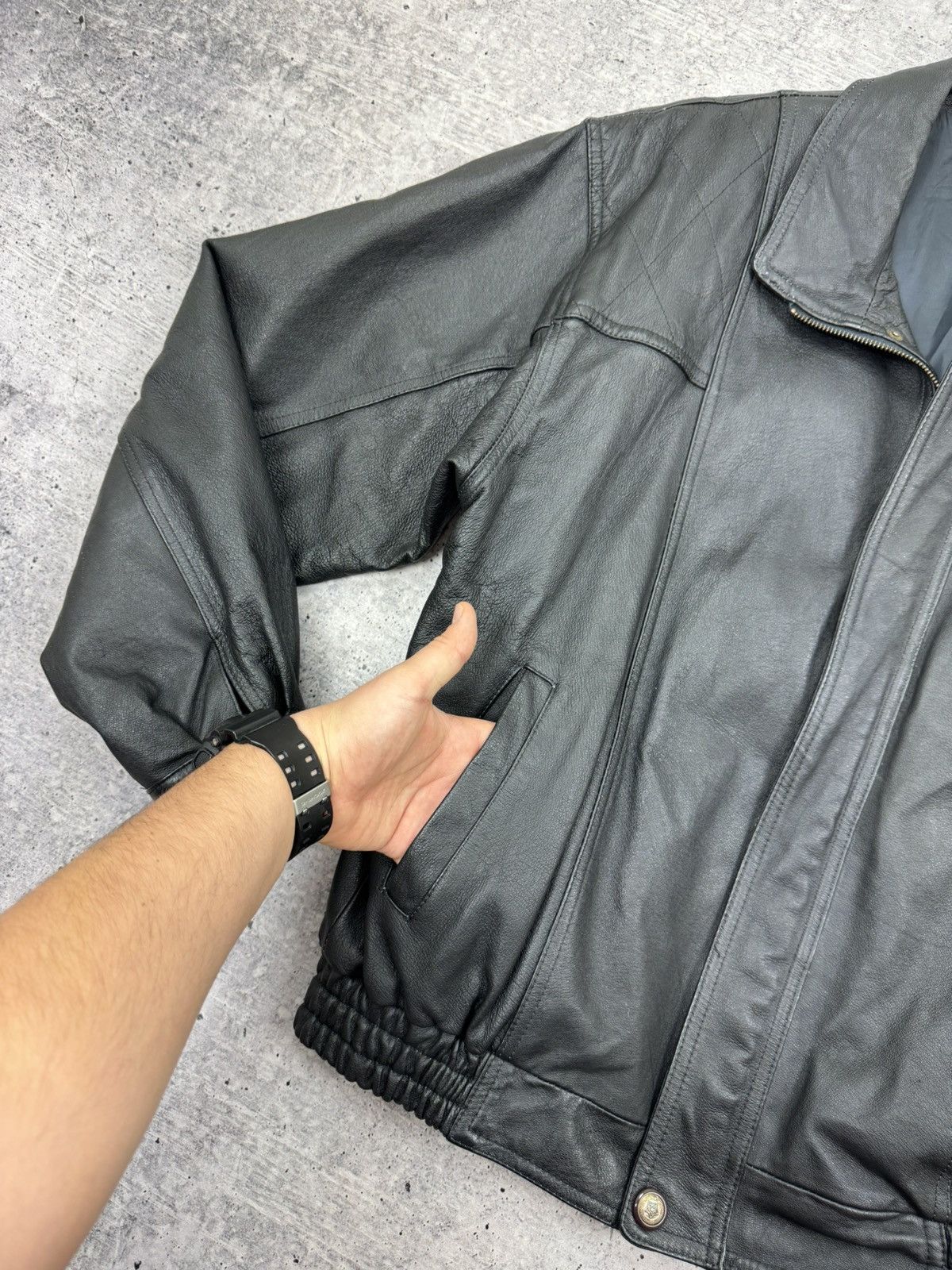 Vintage Vintage Genuine Leather Classic Bomber Leather Jacket Size L Size US L / EU 52-54 / 3 - 11 Thumbnail