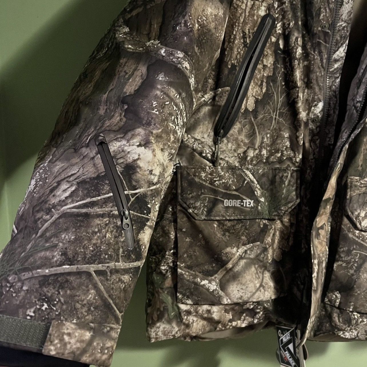 Palace GORE-TEX CARGO DOWN PARKA REALTREE APX Size US XL / EU 56 / 4 - 13 Thumbnail