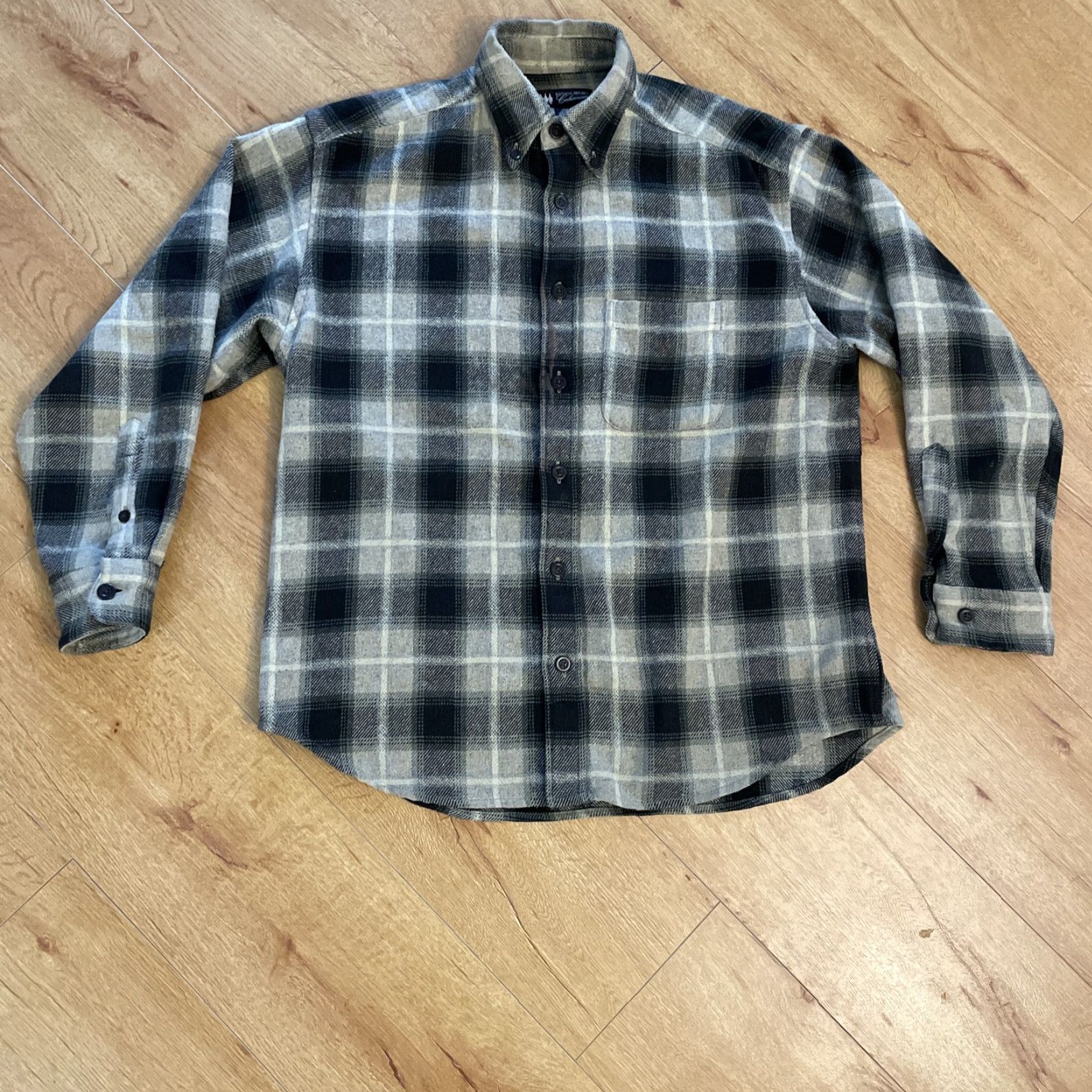 Banana Republic Banana Republic Shirt Button-Up Mens Medium Olive Gray Plaid Wool Blend Flannel Cabin Wear Vintage Good Condition Size US M / EU 48-50 / 2 - 2 Thumbnail