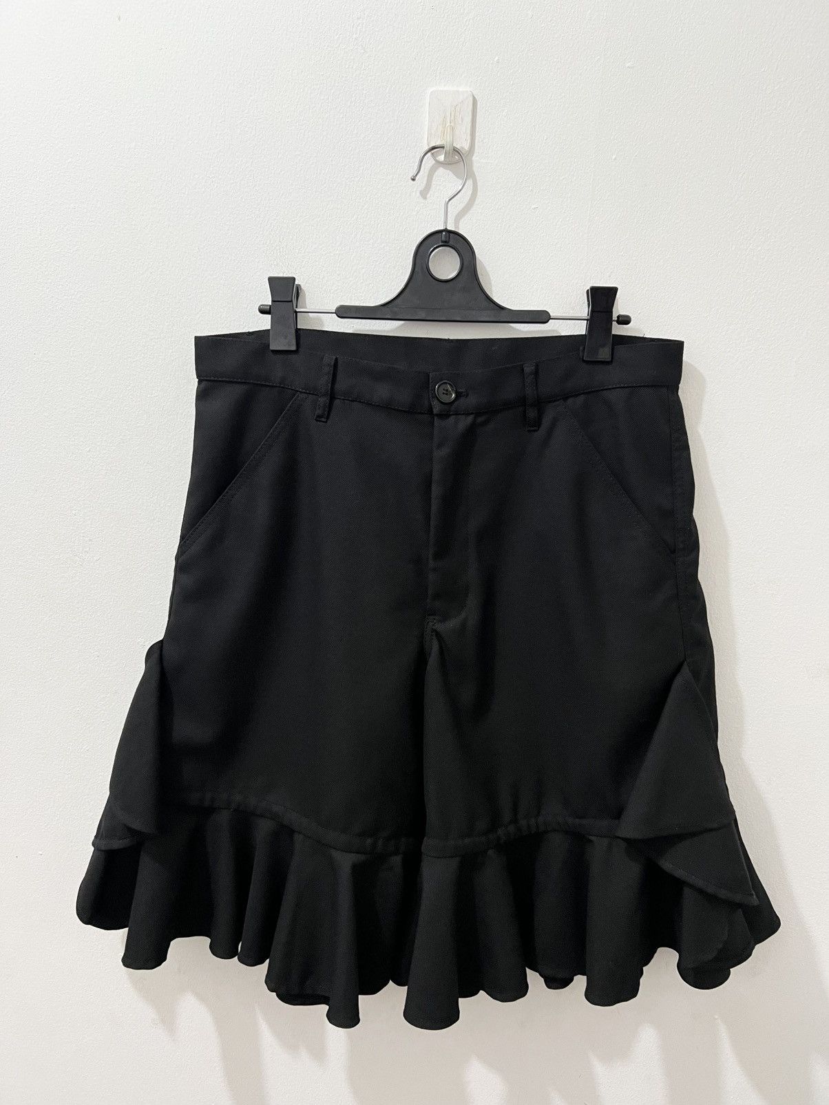 Comme des Garcons SHIRT Comme des Garçons Shirt - S/S’23 Bermuda Ruffled Shorts Size US 34 / EU 50 - 2 Thumbnail
