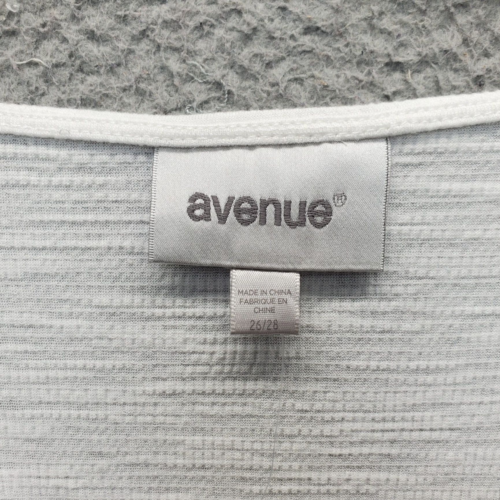 Avenue Avenue Blouse Top Womens 26/28 White Classic Ruffle Short Sleeve V-Neck Pullover Size 4XL / US 24-26 - 6 Thumbnail