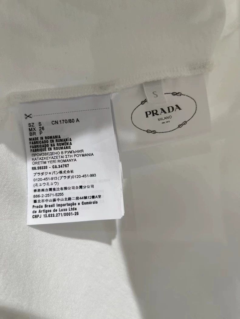Prada Prada Iron triangle long sleeves 2501-Nextarrow Size US S / EU 44-46 / 1 - 6 Thumbnail