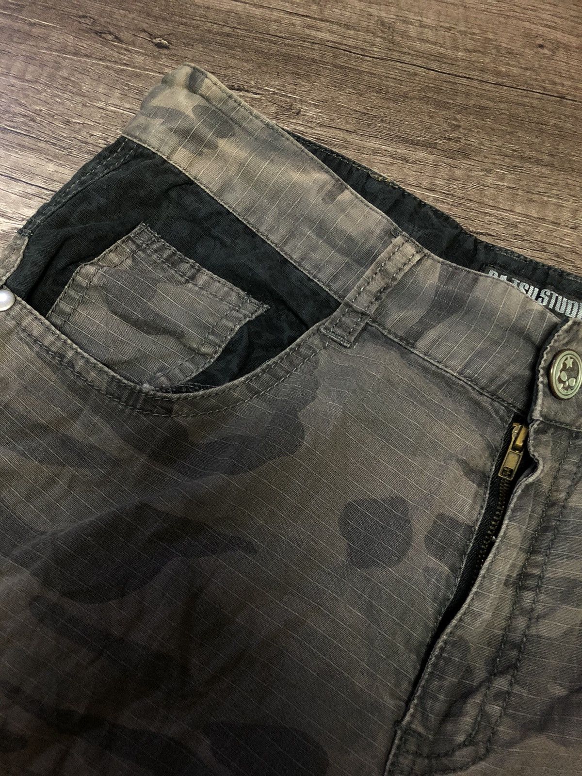 Designer × Japanese Brand BA-TSU STUDIO SKULL DESIGN CAMO SHORT PANTS Size US 30 / EU 46 - 8 Thumbnail