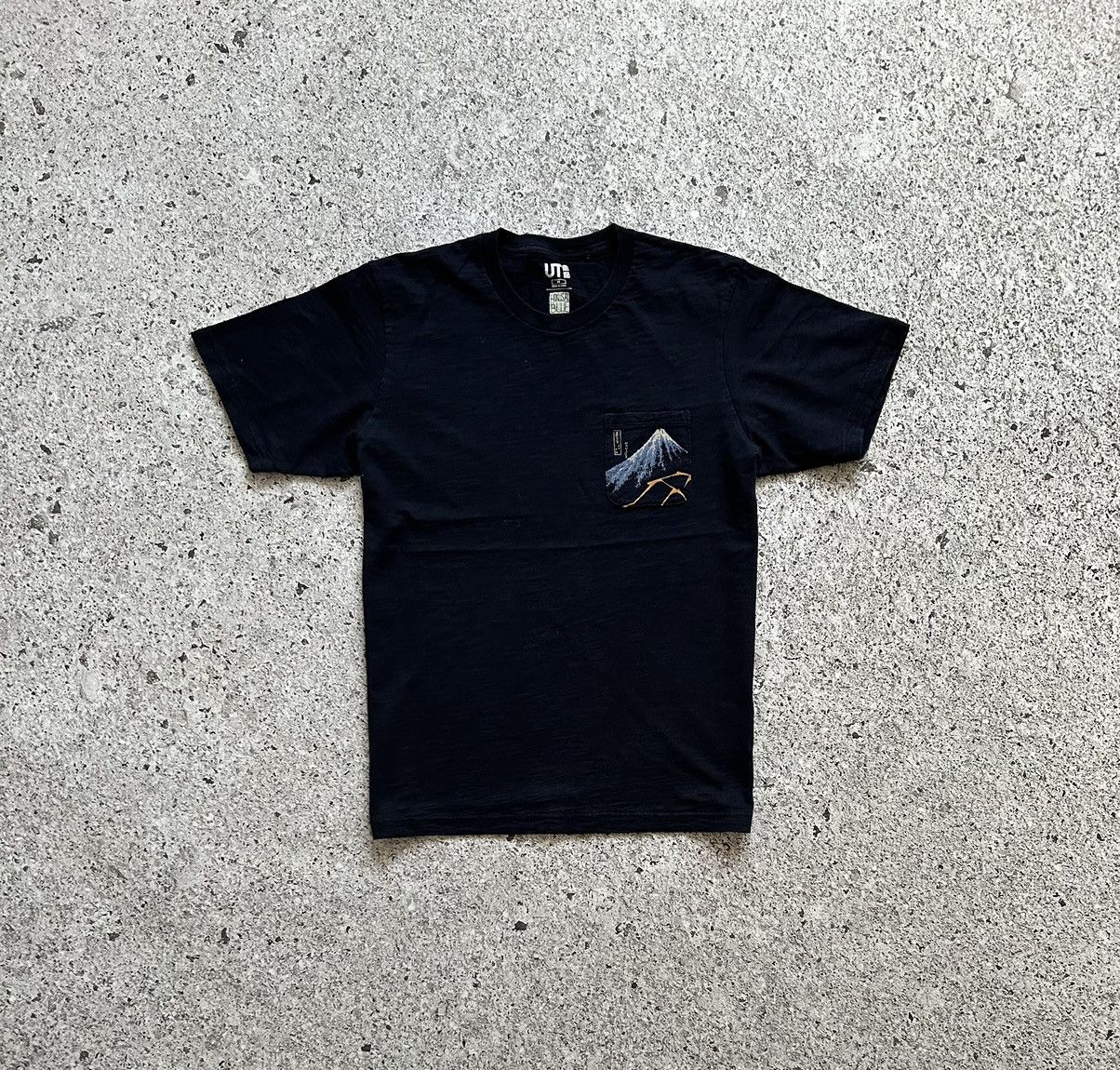 Japanese Brand × Uniqlo Uniqlo Hokusai Blue Japanese Brand Art T-Shirt Size US M / EU 48-50 / 2 - 1 Thumbnail