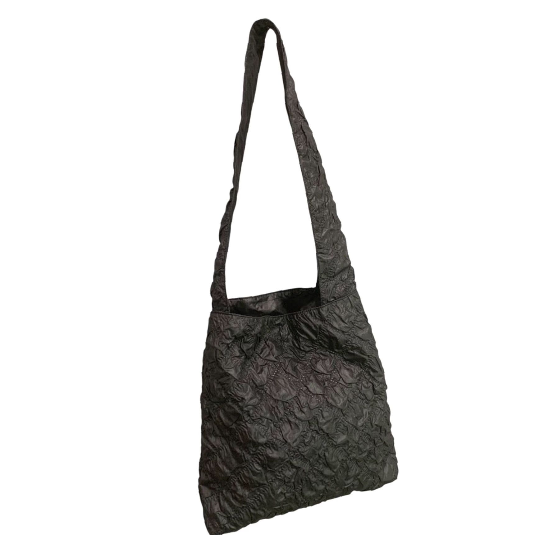 Vintage VINTAGE Black Quilted Look Nylon Shoulder Bag Sling Tote Women Size ONE SIZE - 6 Thumbnail