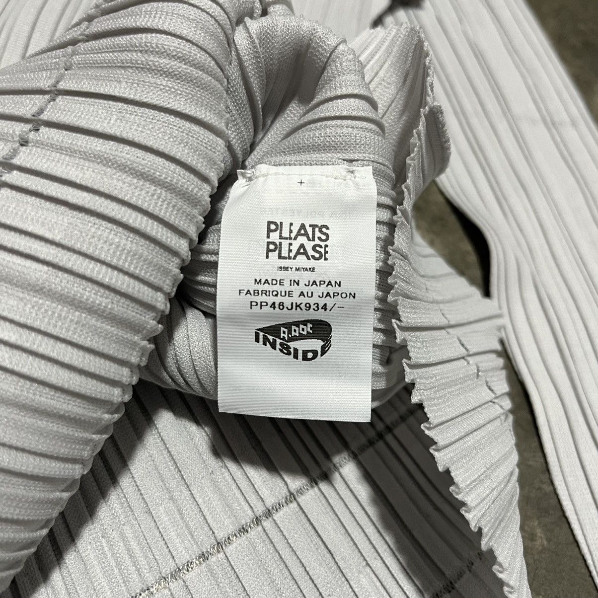 Homme Plisse Issey Miyake × Issey Miyake × Pleats Please Issey Miyake ISSEY MIYAKE SOFT PLEATS LONG SLEEVED TOP IN GREY Size ONE SIZE - 10 Thumbnail
