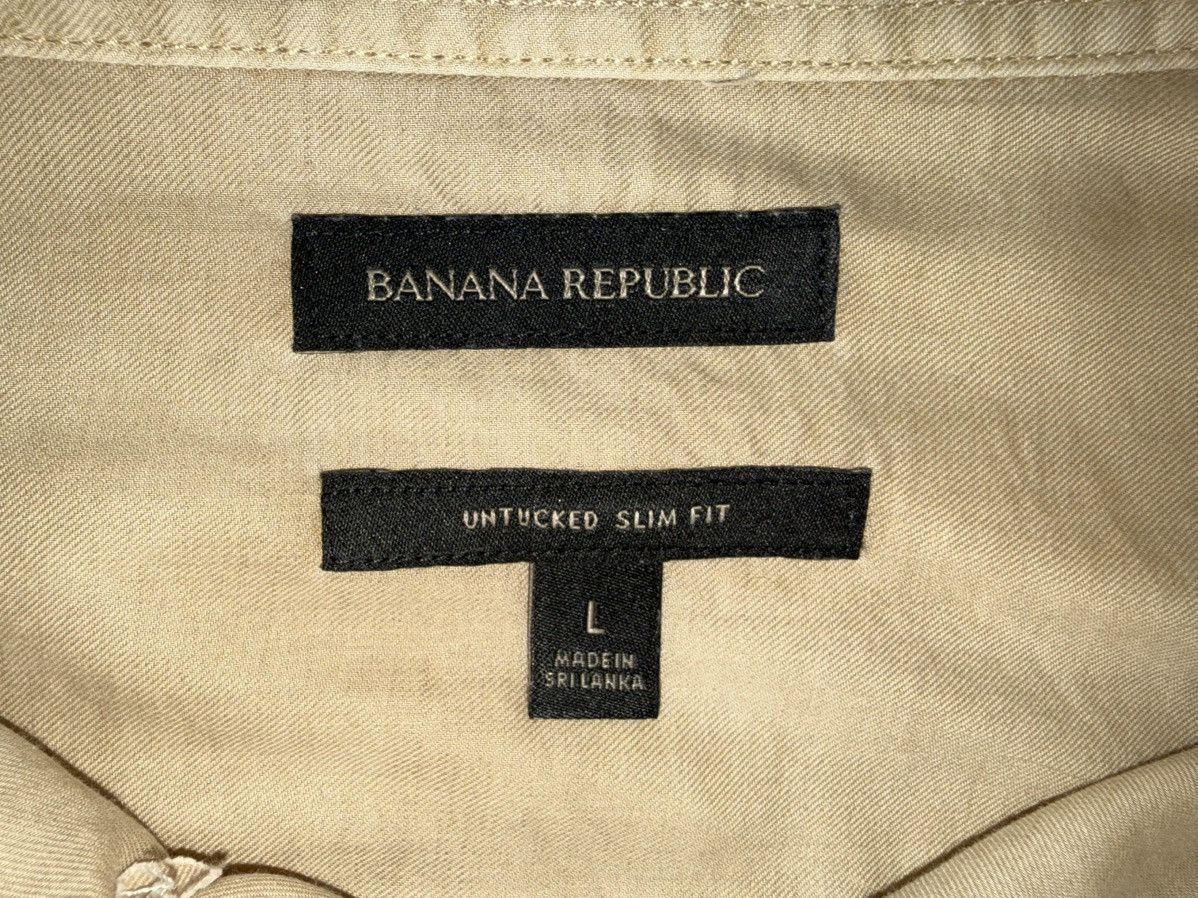 Banana Republic Banana Republic Untucked Slim Fit Button-Up Shirt Beige Sz L Size US L / EU 52-54 / 3 - 2 Thumbnail