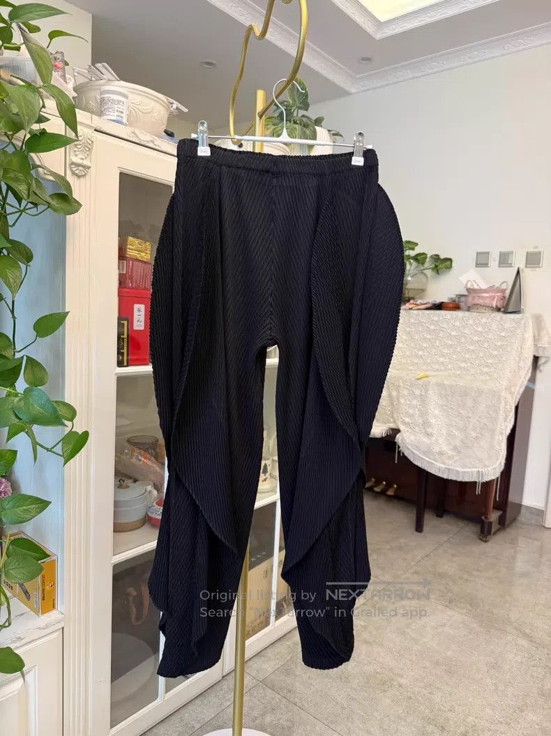 Issey Miyake Issey Miyake Black Fish-scale Seaweed Pants Size 25" / US 0 / IT 36 - 3 Thumbnail